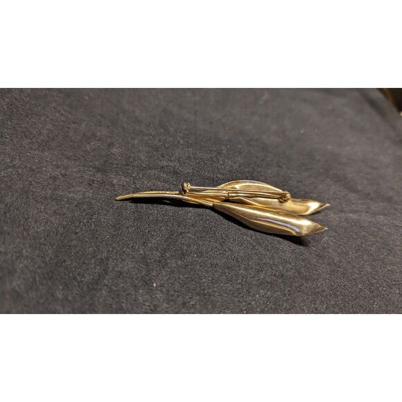 Vintage Coro gold-tone Cow Lily textured petals and leaves Pin Mid-20th century - Picture 6 of 6